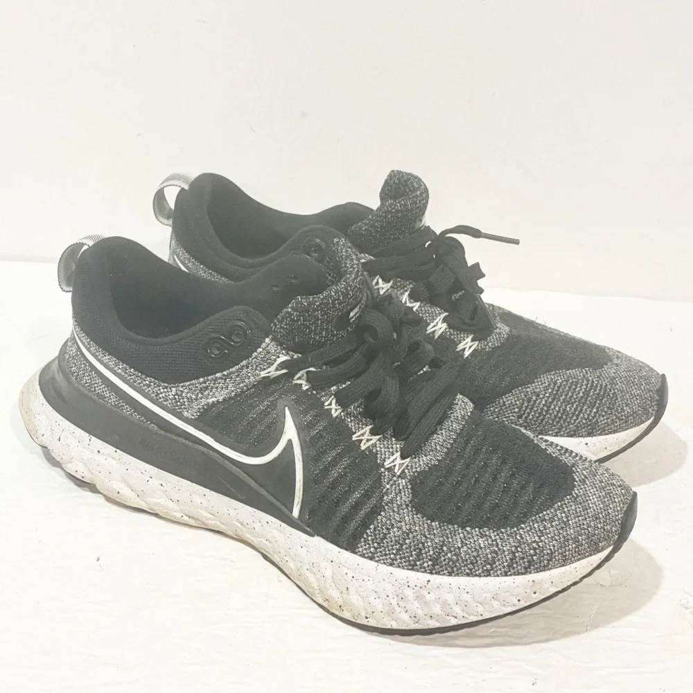 Nike Men’s‎ 9.5 React Infinity Run Flyknit 2 Oreo White Black Low Top Sneaker